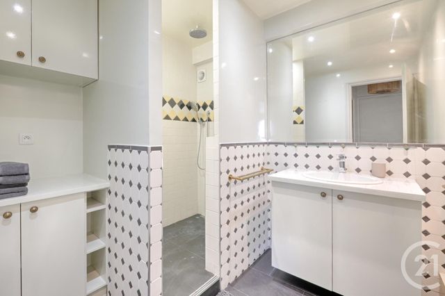 Appartement F3 à vendre - 3 pièces - 71.0 m2 - PARIS - 75007 - ILE-DE-FRANCE - Century 21 Alpha Saint-Germain