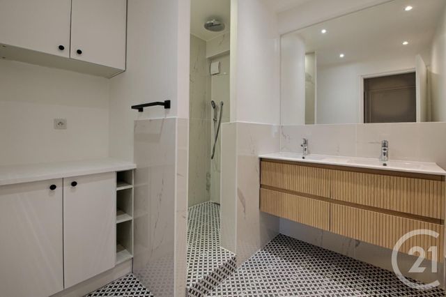 Appartement F3 à vendre - 3 pièces - 71.0 m2 - PARIS - 75007 - ILE-DE-FRANCE - Century 21 Alpha Saint-Germain